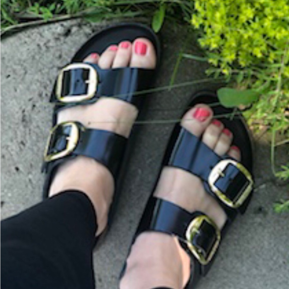 Women’s Birkenstock Sandals Black with Gold Buckle 39 8 1/2 9 9 1/2 Minimal Wear